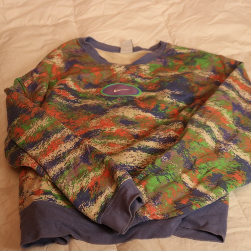 Nike Vibrant Patterned Men's Crewneck Sweater